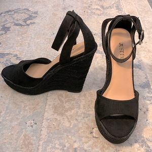 Black Wedges